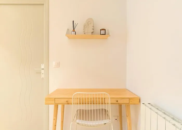 Renovated Apartment In Semi-Basement & Hypercentre