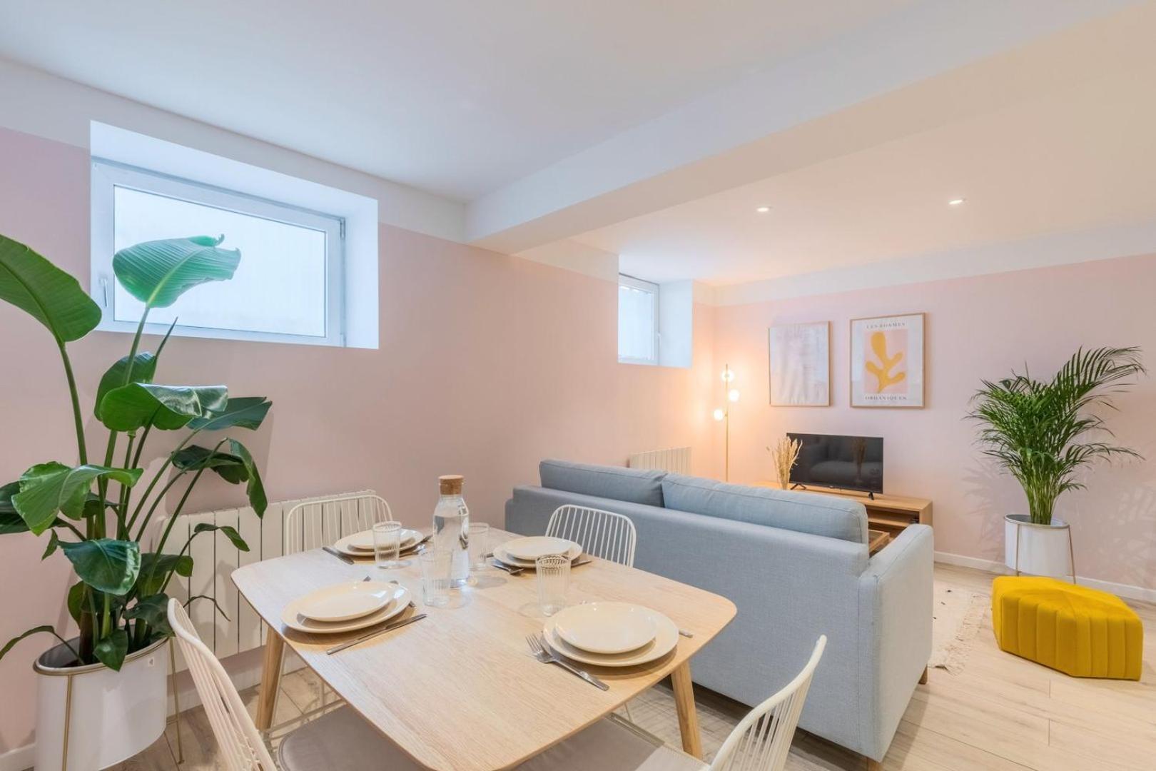 Apartment Renovated In Semi-basement & Hypercentre *
