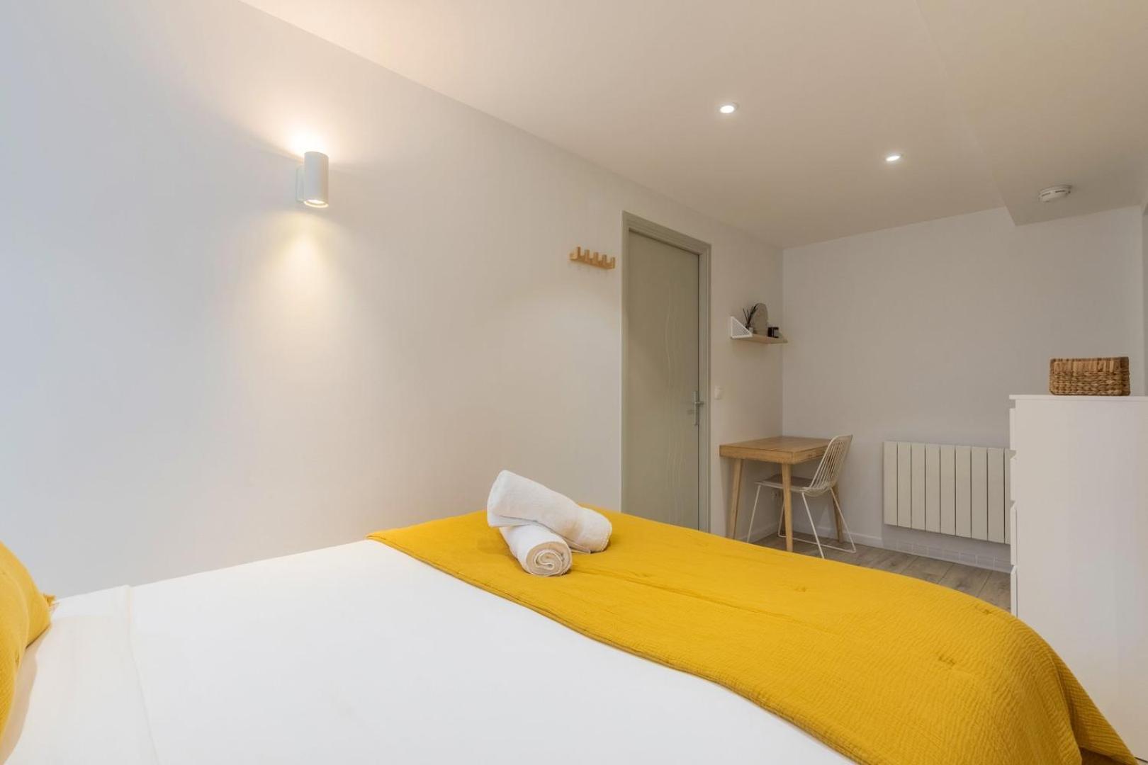 Renovated In Semi-basement & Hypercentre *