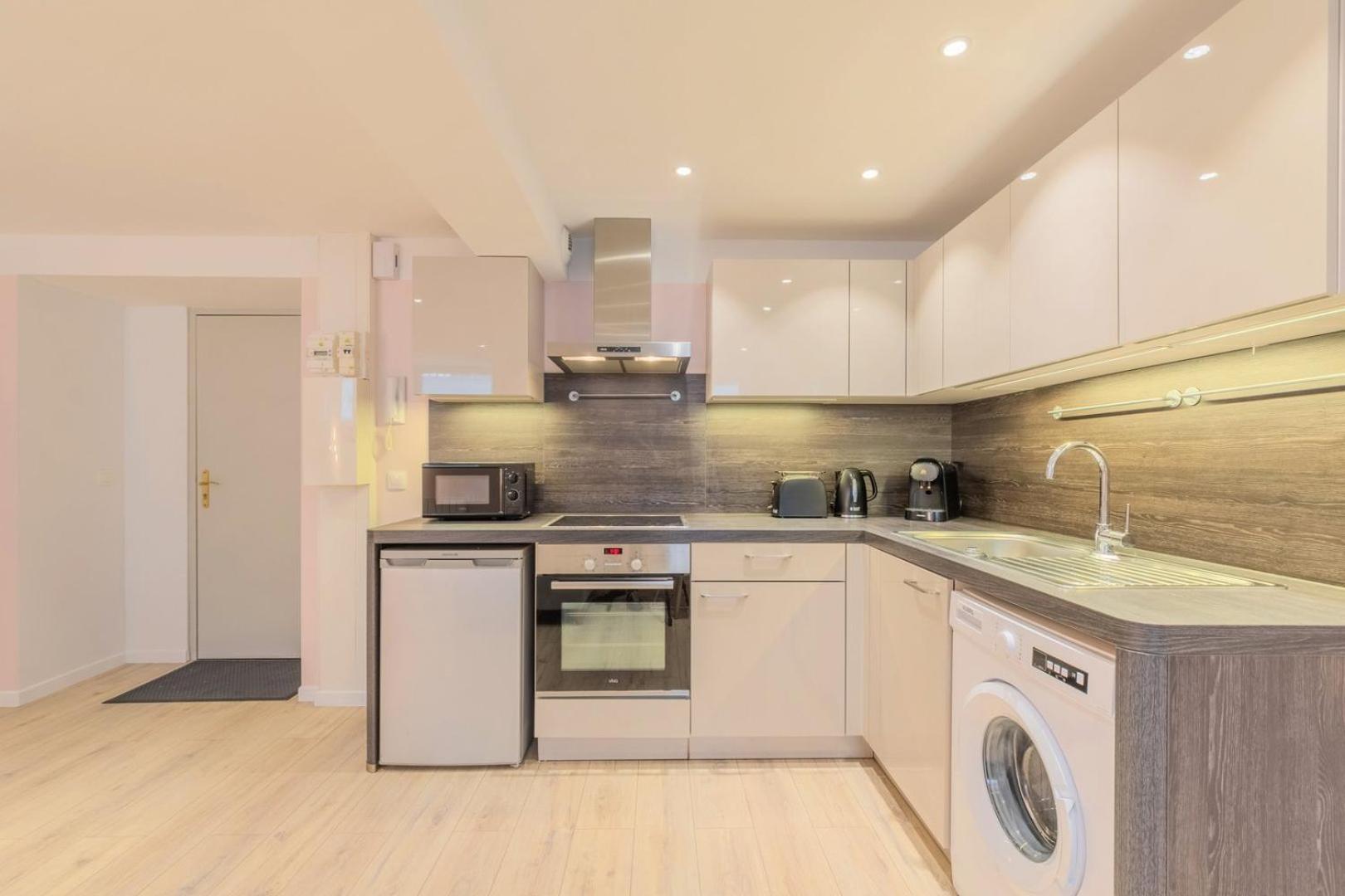 Renovated In Semi-basement & Hypercentre Appartamento